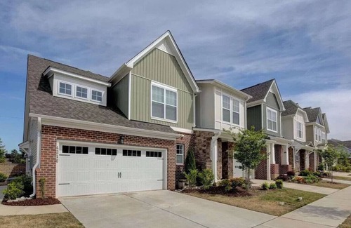 Cary House | Luxe Retreat w/King Suite | 5* Location, Gym, Pool, Pets OK