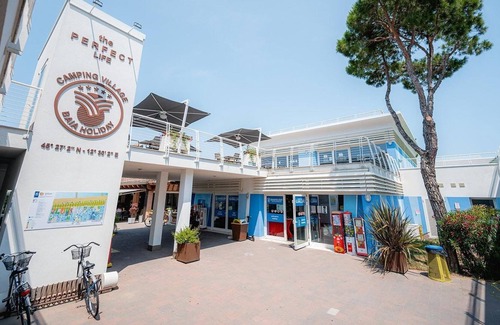 Cavallino-Treporti Ski Chalet | Luxe Sanitary XL 6 Pers. Villatent camping village Cavallino near at the beach