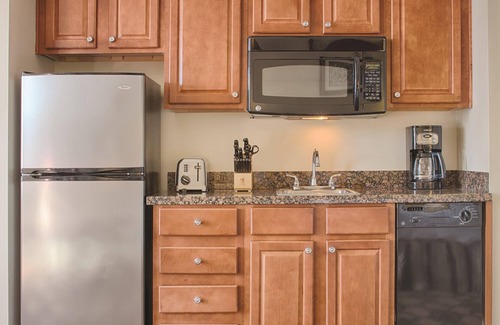 Central Business District Apartment | Luxe Studio w/Resort Outdoor Saltwater Spa, Indoor Hot Tub & Onsite Concierge