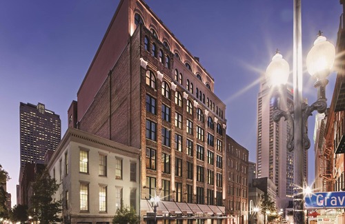 Central Business District Apartment | Luxe Studio w/Resort Outdoor Saltwater Spa, Indoor Hot Tub & Onsite Concierge