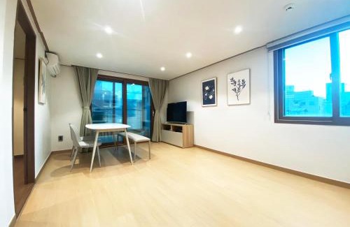 Seogyo-dong Apartment | Luxe & Suite Room