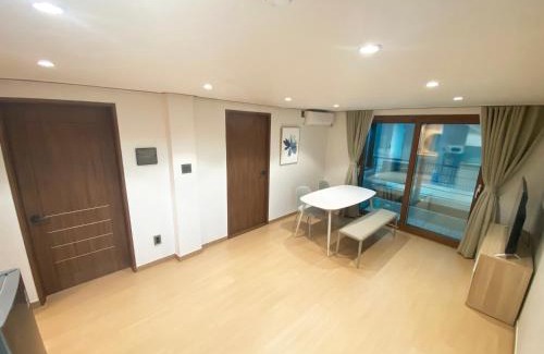 Seogyo-dong Apartment | Luxe & Suite Room