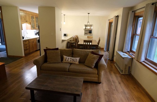 Central Vermont- Killington Condo | Luxe Trailside! Bike + Ski On/Off. Closest unit to hot tub, lift, hotel & trail!