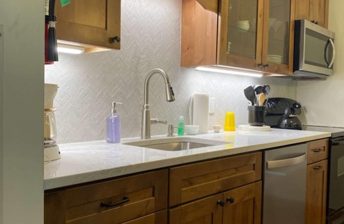 Central Vermont- Killington Condo | Luxe Trailside! Bike + Ski On/Off. Closest unit to hot tub, lift, hotel & trail!