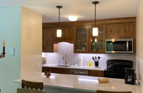 Central Vermont- Killington Condo | Luxe Trailside! Bike + Ski On/Off. Closest unit to hot tub, lift, hotel & trail!