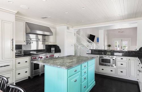 Crystal Shores House | Luxe Villa near Beach, Pool + HotTub, Chef's Kitchen | Woodward Way by AvantStay