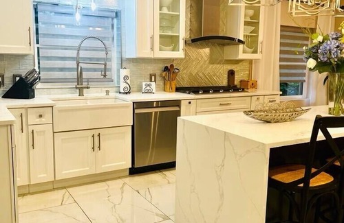 Mahwah House | Luxe Villa Private Heated Pool HotTub 30 Min to NYCn