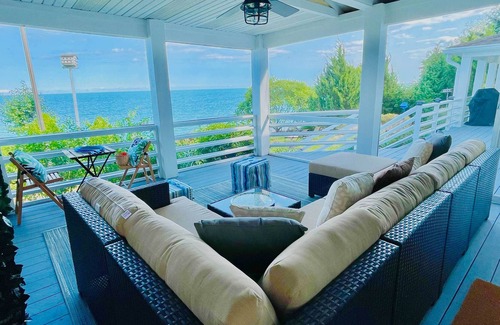 Pleasant Prairie House | Luxe Waterfront Home on Lake Michigan w/ Deck