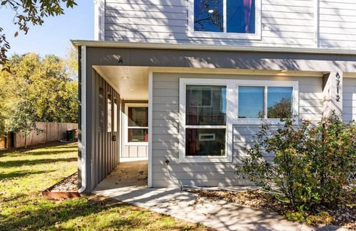University Hills and Windsor Park House | Luxe Windsor Park Home | Close to F1, ACL + More!