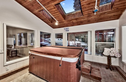 Lakeridge House | Luxe141 Spacious Luxury Log Cabin