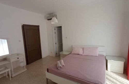 Ta' Xbiex Bed & Breakfast | Luxerious villa rooms with pool