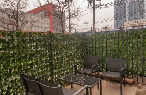 Near South Side Apartment | Luxéry Stay "Game of Thrones" Downtown/McCormick/WinTrust Area