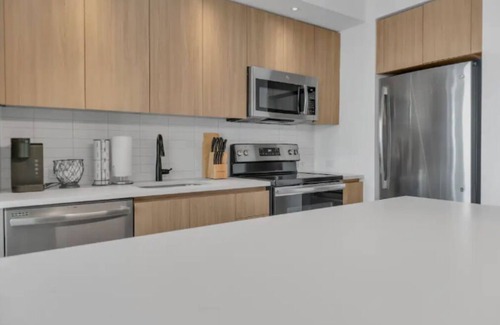 Jefferson Manor Apartment | Luxi Bluish-Gray 2BR Tysons in Boro with Amenities + Mall/Gym/Pool