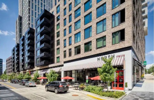 Jefferson Manor Apartment | Luxi Bluish-Gray 2BR Tysons in Boro with Amenities + Mall/Gym/Pool