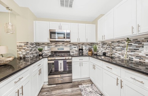 West Bronx House | Luxirious 3 bedroom apartment - 5 minutes from Yankee Stadium