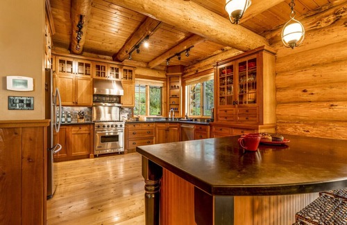 East Kootenay House | Luxury Log Chalet | Pool + Private HotTub | Ski In/Out | Overlooking Greywolf GC