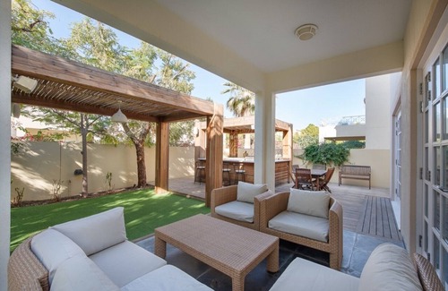 Deema Villa | Luxuary family villa in the Lakes, with full maid service (UPDATED PHOTOS)