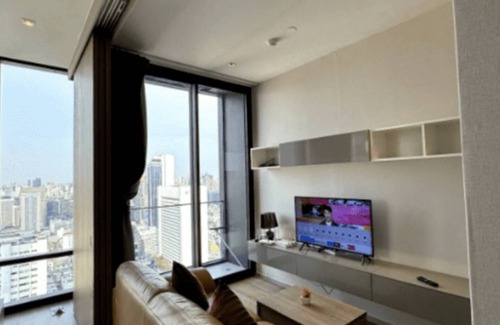 Silom Condo | Luxurious Modern Retreat in the Heart of Silom
