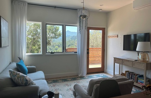 Fairfax Apartment | Luxurious, 1-bedroom guest unit with incredible views