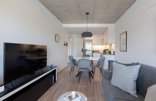 Abasto Apartment | Luxurious 1 Bedroom with Huge private Balcony - 1 GB Wifi and 4 Seasons Mattress