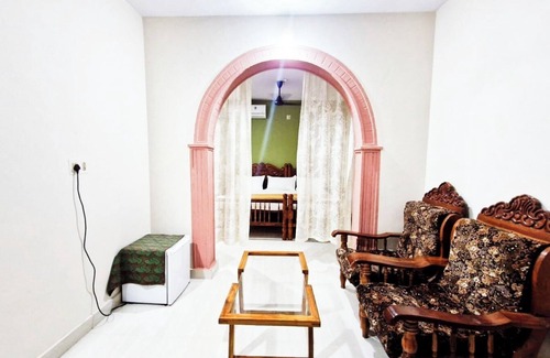 Varkala Bed & Breakfast | Luxurious 1 double Bed BnB 8