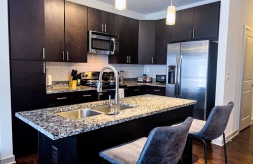 Cherry Apartment | Luxurious 1 King Bed Suite—In Uptown Charlotte!