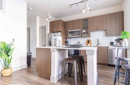 Richardson Apartment | Luxurious 1BR Suite | Pool, Parking, Gym Access