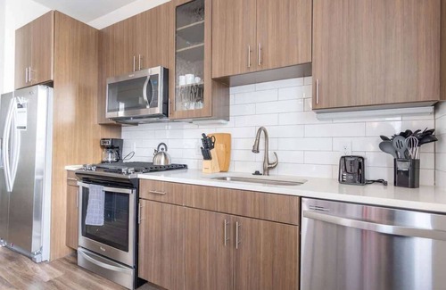 Richardson Apartment | Luxurious 1BR Suite | Pool, Parking, Gym Access