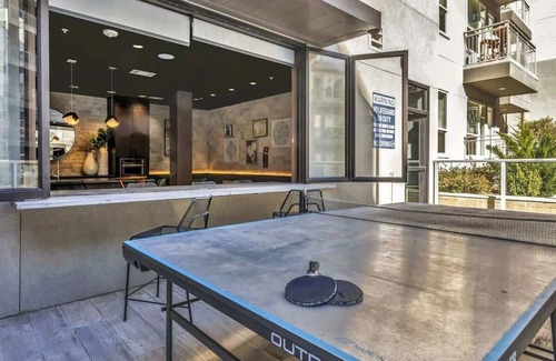 Richardson Apartment | Luxurious 1BR Suite | Pool, Parking, Gym Access