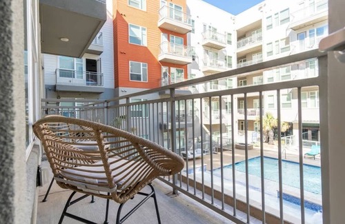 Richardson Apartment | Luxurious 1BR Suite | Pool, Parking, Gym Access