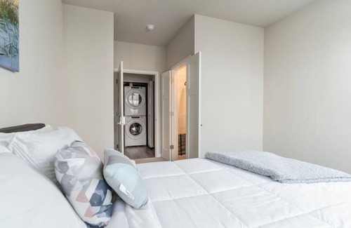 Plato Center Apartment | Luxurious 2 BD/2BA -WFH Equipped