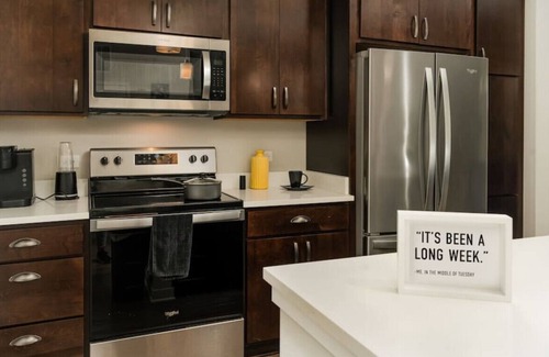 Plato Center Apartment | Luxurious 2 BD2BA -WFH Equipped