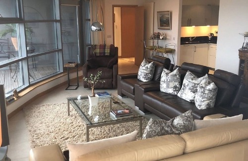 Dun Laoghaire Apartment | Luxurious 2 Bed 1,400 sq ft Apartment in Dunlaoire free parking