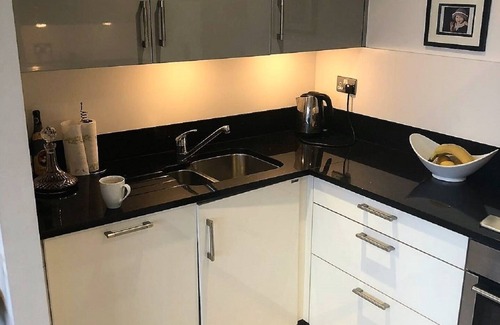 Dun Laoghaire Apartment | Luxurious 2 Bed 1,400 sq ft Apartment in Dunlaoire free parking