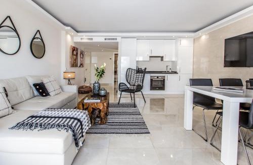 Puerto Banus Apartment | Luxurious 2 Bed Banús Apt with private parking - RDR193