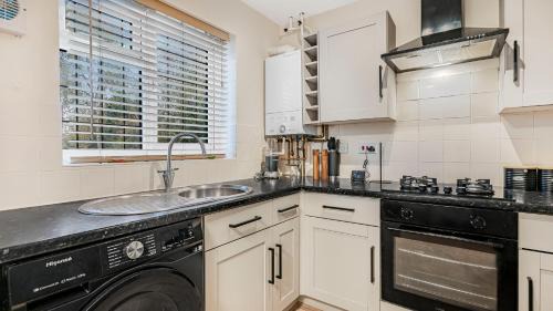 Barnt Green House | Luxurious 2-Bed Home Near NEC, Airport & JLR Ideal for Business or Family Stays