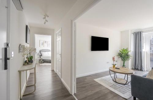 Chelmsford Apartment | Luxurious 2 Bed with Free Parking near Chelmsford City