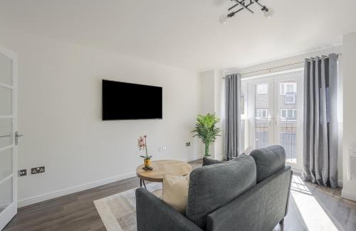 Chelmsford Apartment | Luxurious 2 Bed with Free Parking near Chelmsford City