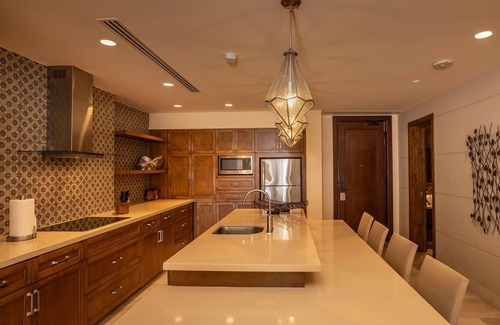 Los Cangrejos II y III Resort | Luxurious 2-bedroom Presidential suite within a 5-star resort in Cabo San Lucas