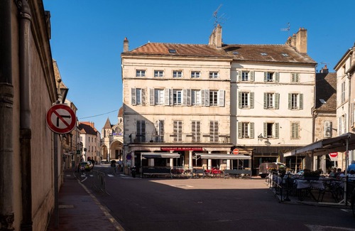 Beaune City Centre Apartment | Luxurious 2-bedroom apartment in the historic center of Beaune,