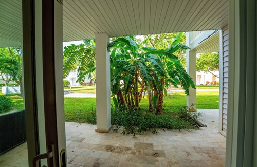 Alice Town Apartment | Luxurious 2 Bedroom Condo in Bimini Bay Community: Your Gateway to Paradise