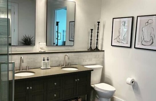 West University Apartment | Luxurious (2) br/bath apt. w/full kitchen/living