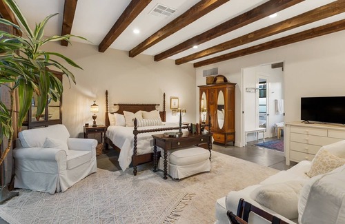 West University Apartment | Luxurious (2) br/bath apt. w/full kitchen/living