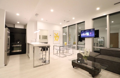 Downtown Vancouver Condo | Luxurious 2 BR in ❤︎ Vancouver w/Incredible Views