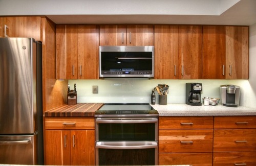 East Mesa Condo | Luxurious 2B/2B Executive Condo Pets Considered, Heated Community Pool & Hot Tub