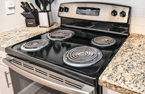 Astrodome Apartment | Luxurious 2BD King in Master, NRG/TMC, Fireplace!