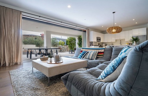 Gas Lamp Section House | Luxurious 2bd Manhattan Beach walk st guest apartment in the sand section