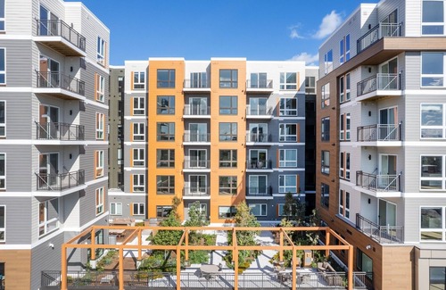 East Somerville Apartment | Luxurious 2BR - 2BA Apt at Hyatus