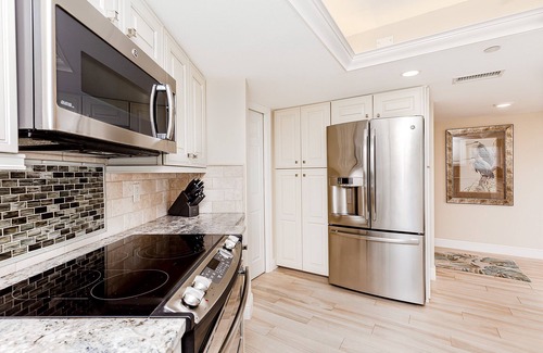 Madeira Beach Condo | Luxurious 2BR/BA Beachfront Condo. Seaview