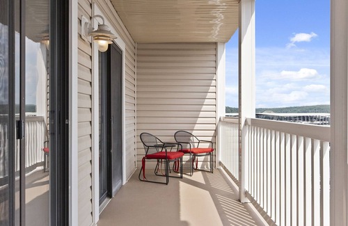 Osage Beach Condo | Luxurious 3 Bed/2 Bath Getaway Kapilana Estates